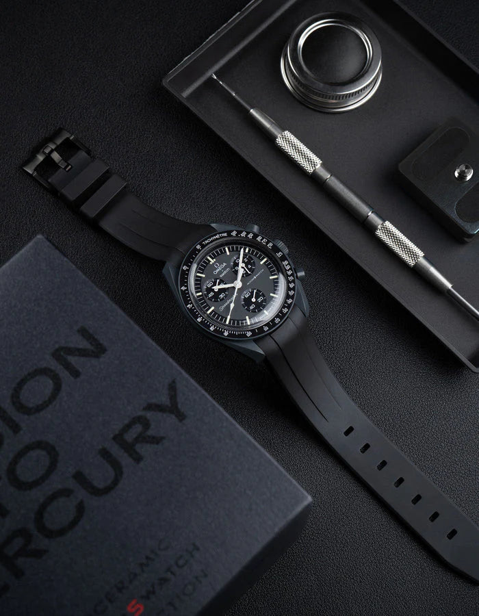 Curved rubber strap - black